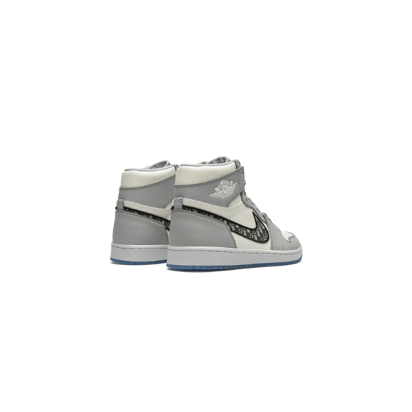 Air Jordan 1 Retro High Dior