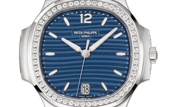 Patek Philippe Nautilus Ladies Automatic 7118/1200A-011, 35.2mm, Stainless Steel, Diamond Bezel.